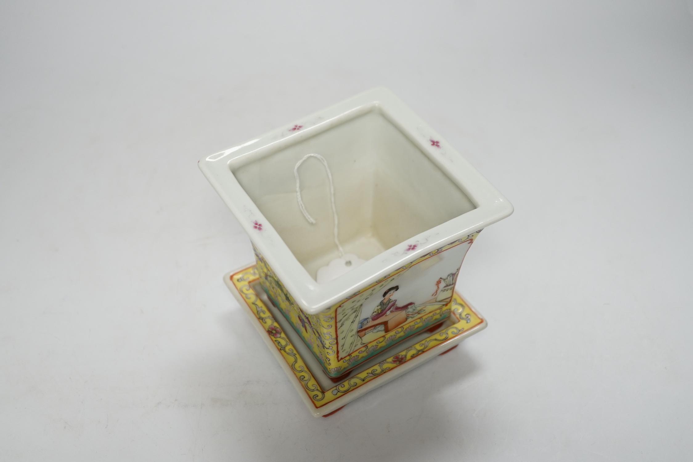 A Chinese yellow ground famille rose planter and underdish, Qianlong mark, Republic period, 11.5cm total height